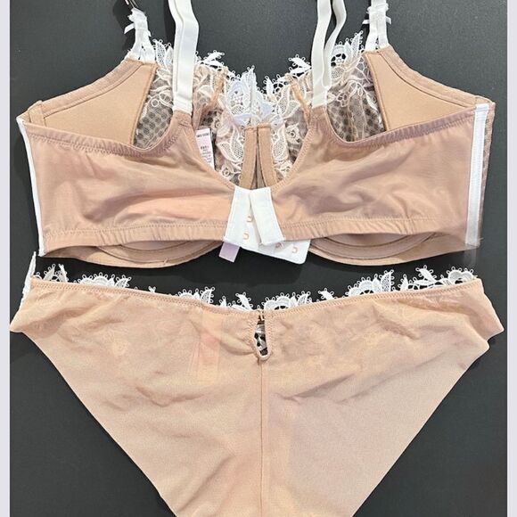 Victorias Secret LUXE Dream Angels Push up without Padding bra & Cheekini panty - Picture 3 of 3